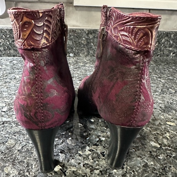 L'Artiste Spring Step Size 38 7.5 US Lidia Brown Gold Embossed Heels Ankle Boots - Picture 6 of 16